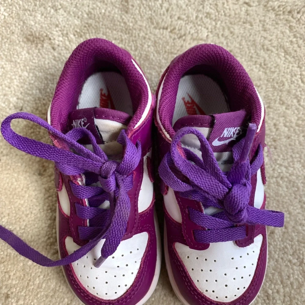 Nike Purple and White Sneakers Low-Top Design size 7.5